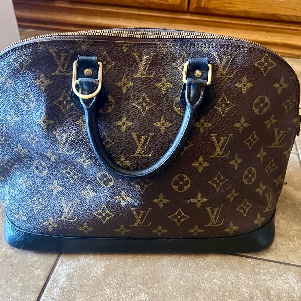 Authentic beautiful Louis Vuitton bag with black painted handles and bottom.